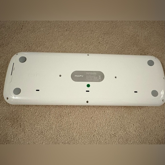 Typewriter Keys Bluetooth Keyboard - Picture 2 of 5